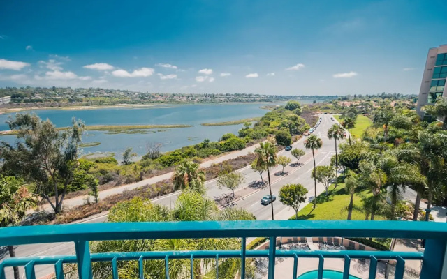 1 Bedroom Suite with balcony and with bay view