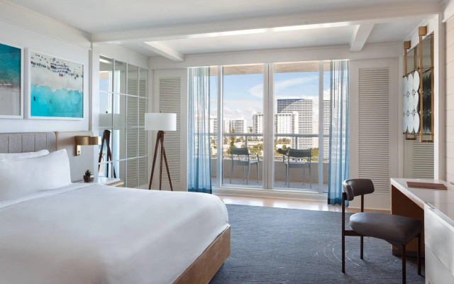Double room with balcony and with partial ocean view
