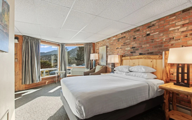 Standard room with mountain view