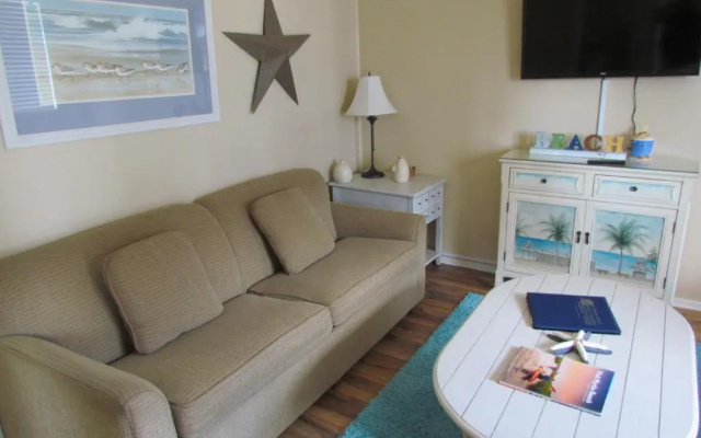 2 Bedrooms Villa with park view