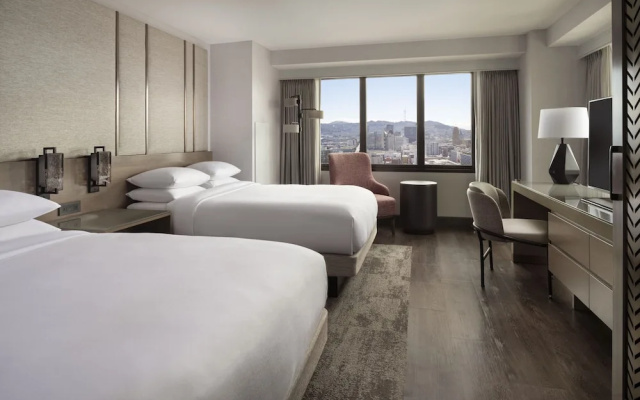 Quadruple room with city view