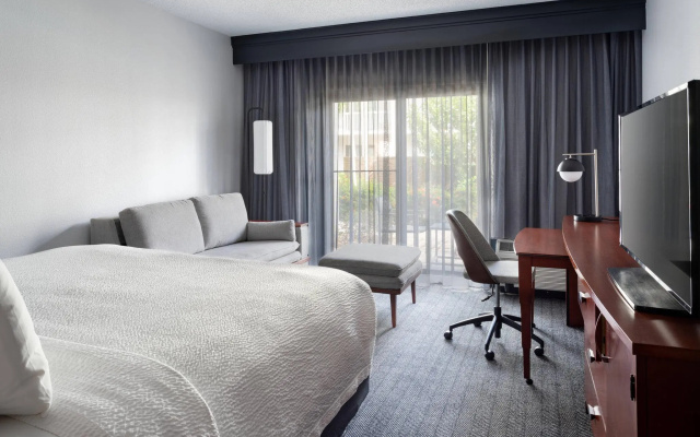 Standard Double room with courtyard view