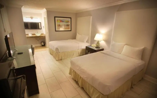 Suite with balcony and with pool view