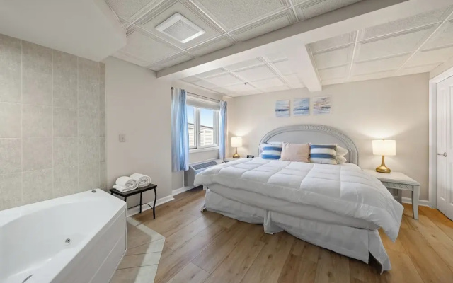 2 Bedrooms Suite with balcony