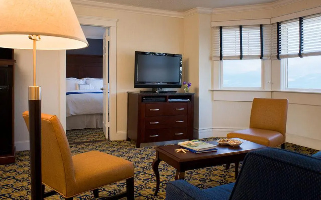 Deluxe Suite