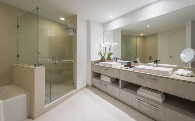 4 Bedrooms Suite oceanfront