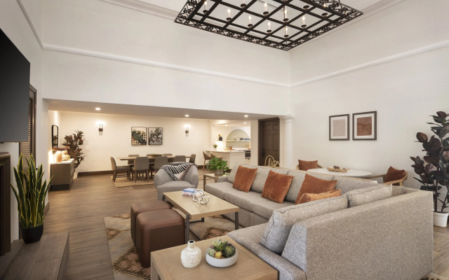 5 Bedrooms Villa