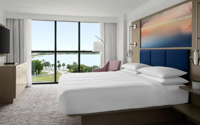 1 Bedroom Suite with lake view