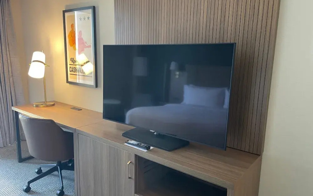 1 Bedroom Suite with balcony and with park view
