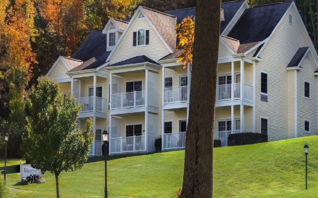 Standard room with balcony and with lake view