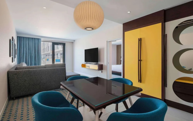1 Bedroom Suite with pool view