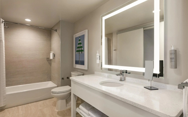 Suite with balcony and with bay view