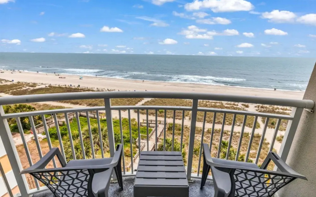 2 Bedrooms Comfort room with balcony and beachfront