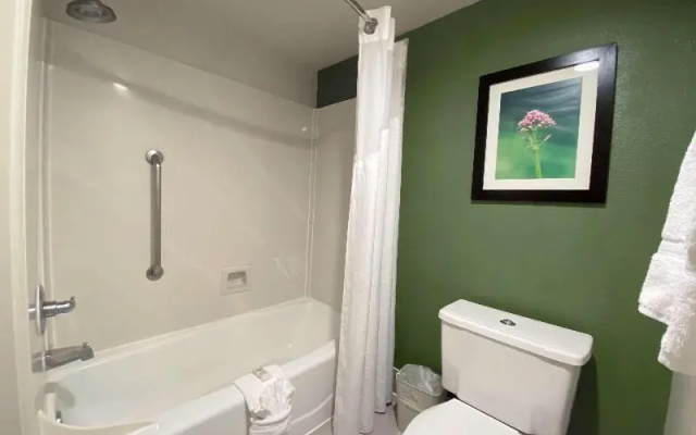 Standard room with pool view