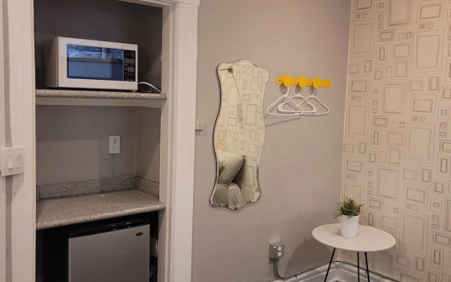 Economy room