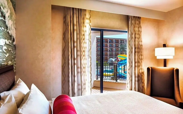 1 Bedroom Quadruple Suite with balcony and with Waterpark view