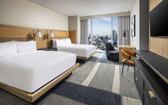 Accessible Skyline Quadruple room with city view