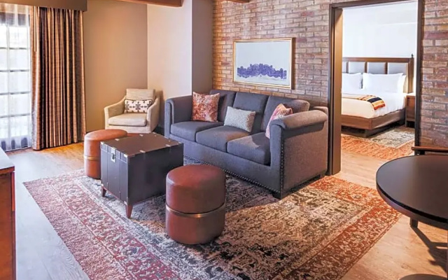 1 Bedroom Parlor Double Suite