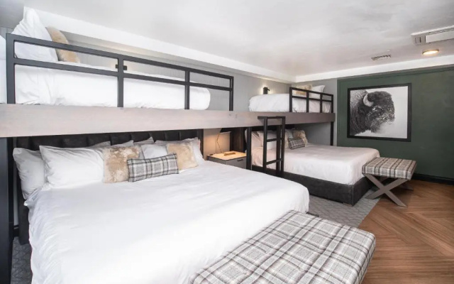Deluxe Suite