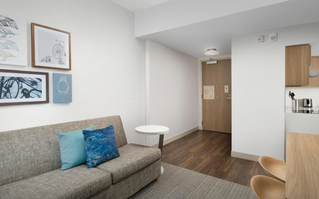 1 Bedroom Premium Double Suite with balcony and with partial ocean view