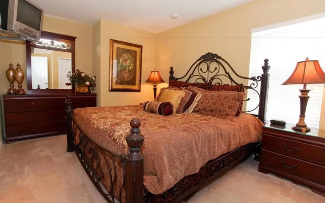 5 Bedrooms Cottage