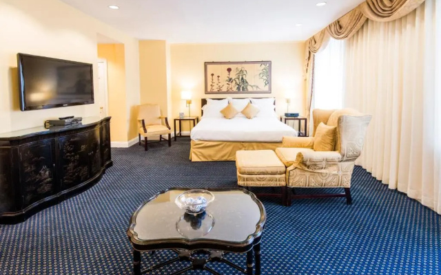 Deluxe Suite