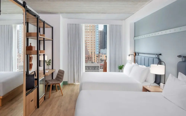 Standard Quadruple room with city view