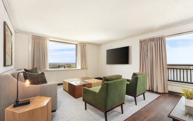 Deluxe Suite