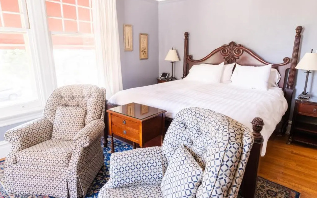Standard room with mountain view