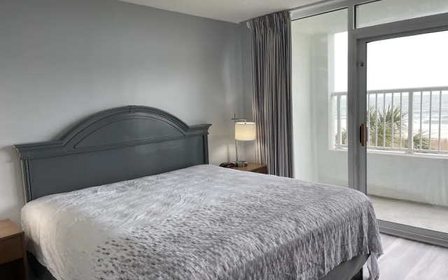 3 Bedrooms Standard room with balcony and oceanfront