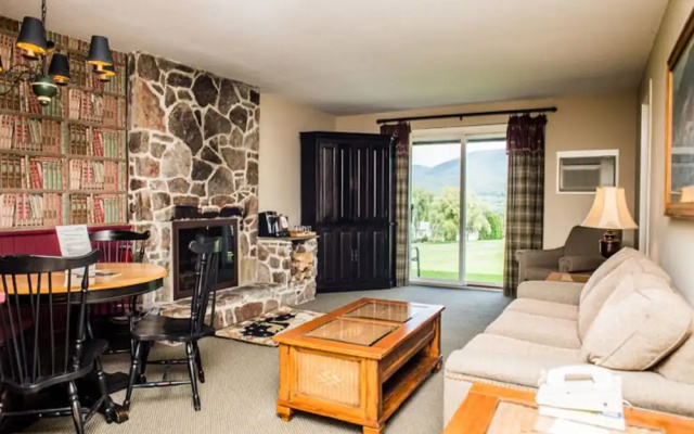 2 Bedrooms Family Suite with mountain view