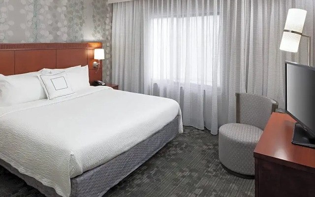 Standard Quadruple room with city view