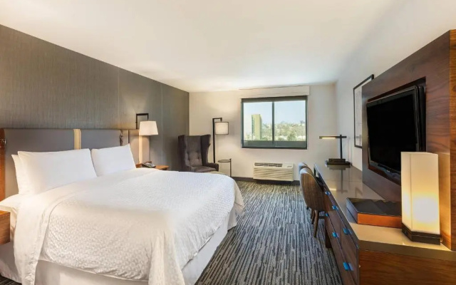 Deluxe Double room with city view