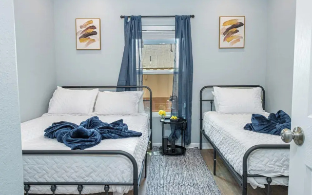 4 Bedrooms Cottage with balcony