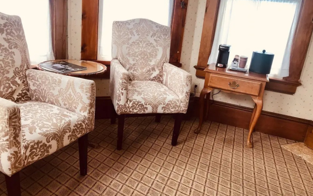 Executive Double Suite with partial ocean view