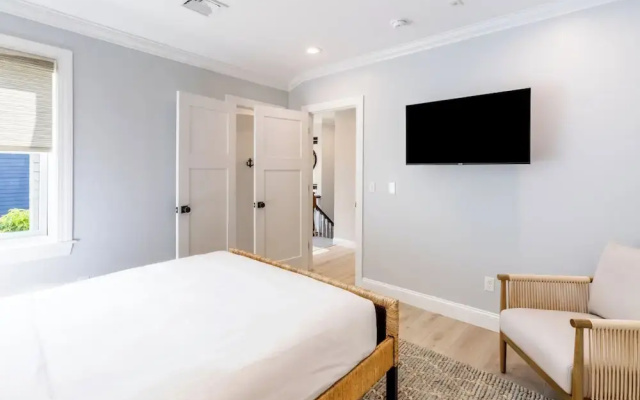 3 Bedrooms Luxury Apartment with balcony