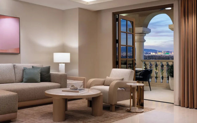 Luxury Suite