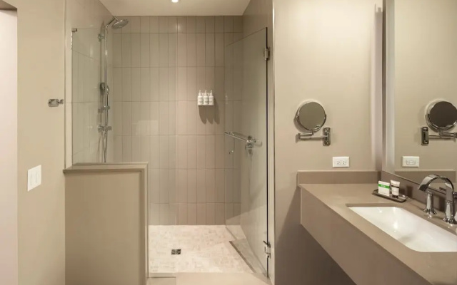 1 Bedroom Presidential Suite with courtyard view