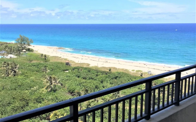 2 Bedrooms Luxury Single room with balcony and with ocean view
