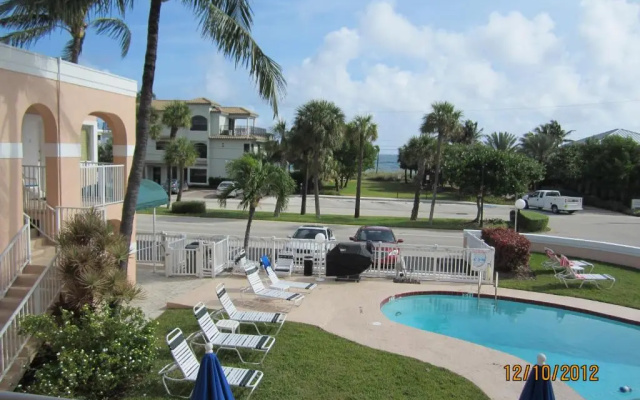 1 Bedroom Double Suite with partial ocean view