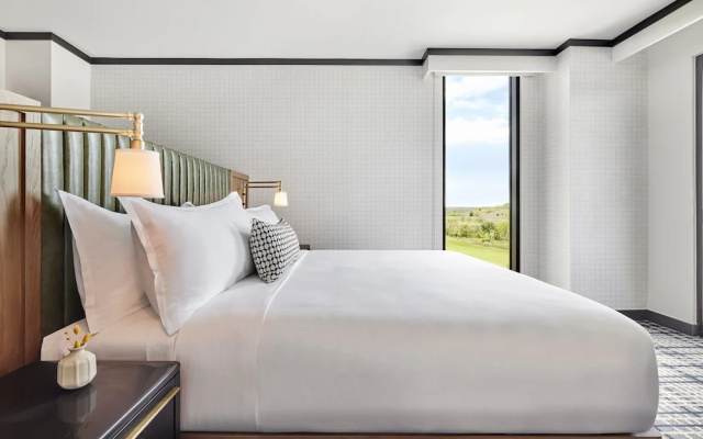 1 Bedroom Suite with golf view