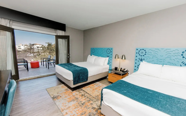 Standard Quadruple room with balcony and with courtyard view