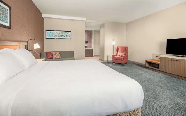 Deluxe Mobility Accessible with Roll-In Shower Double room with city view