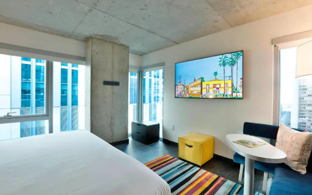 Standard room with city view