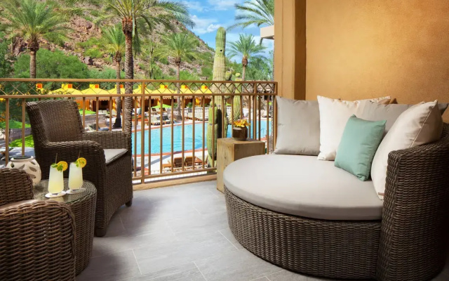 1 Bedroom Suite with pool view