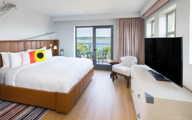 Standard room with balcony and with river view