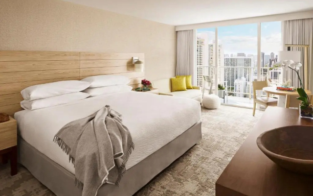 Double room with partial ocean view