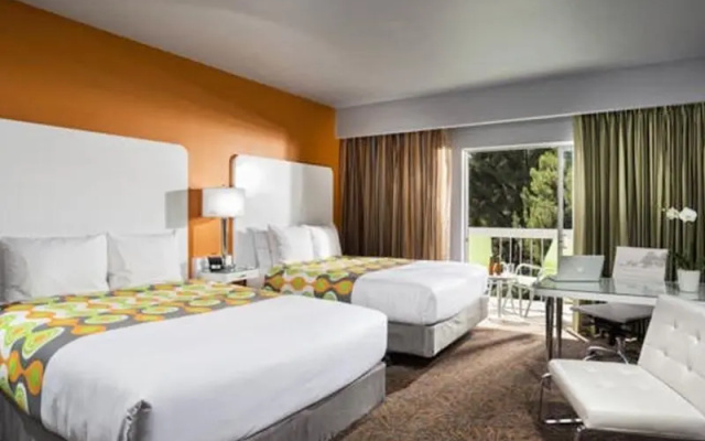 Standard Double room with city view