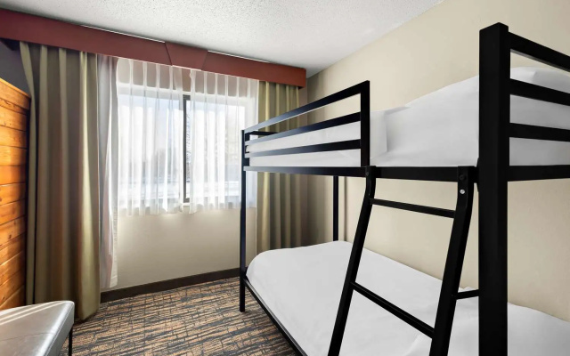 2 Bedrooms Quadruple Family Suite