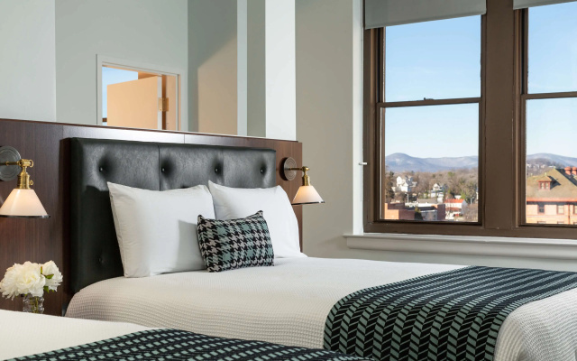 Classic Quadruple room with city view
